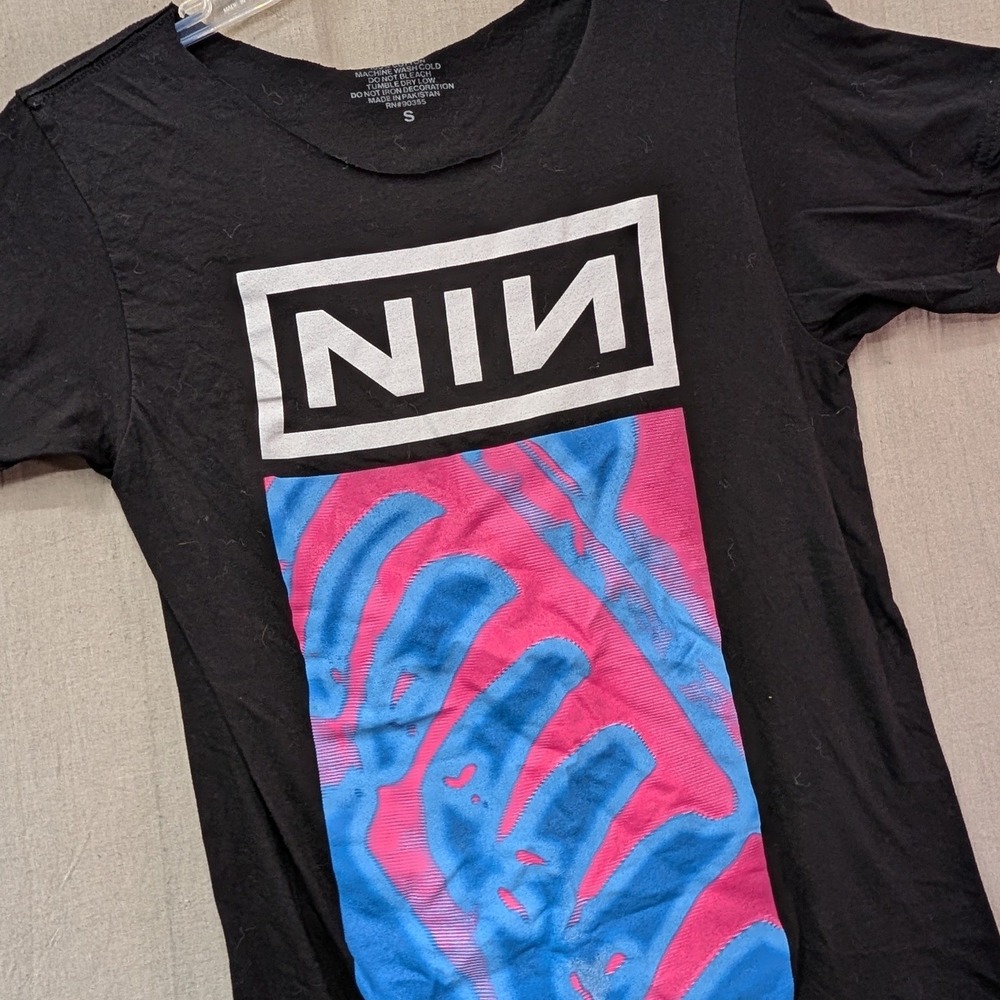 Nine Inch Nails NIN Graphic T-Shirt Black Cotton Raw Neck Rock Band Tee Small